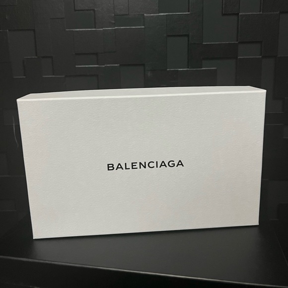 Balenciaga White Box - Picture 1 of 5